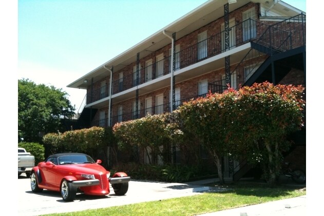 Building Photo - 2325 Pasadena Ave