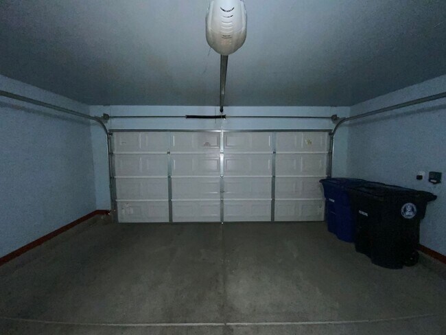 Building Photo - 3 Bedroom Single Story Home Available Near 98th St & Dennis Chavez SW!