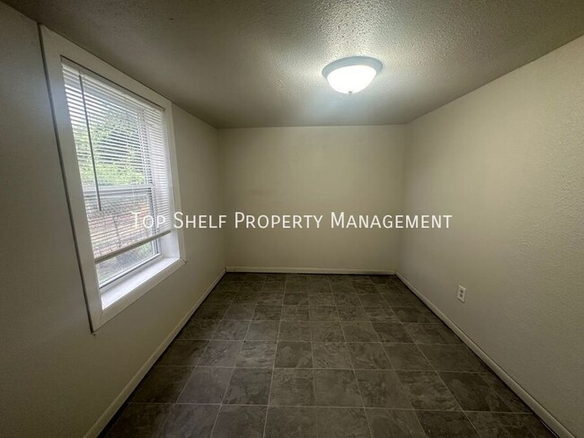 Building Photo - 607 E McKinley Ave