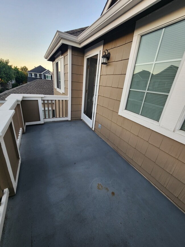 Building Photo - 2064 Easton Dr