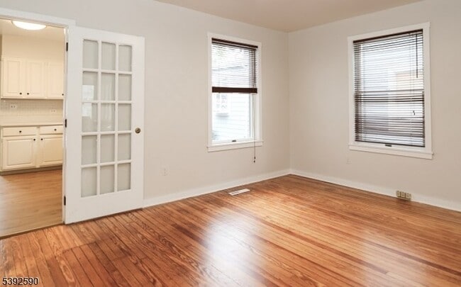 Building Photo - 24 Montague Pl