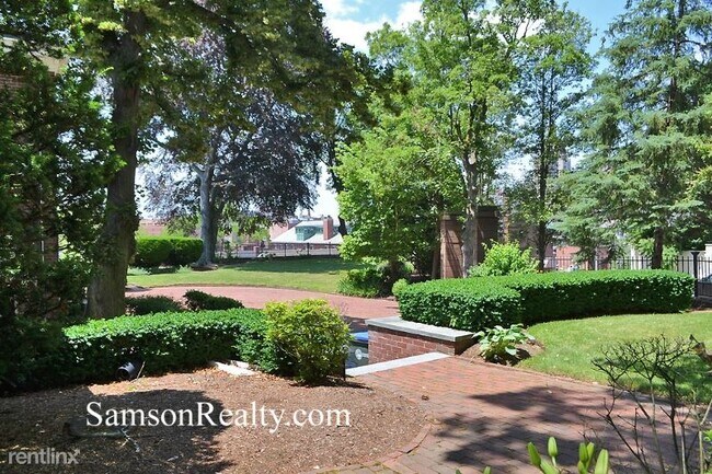 Building Photo - 2 br, 2.5 bath Townhome - 33 Power St