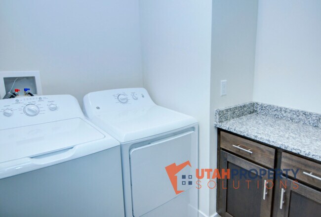 Building Photo - 421 S 960 W