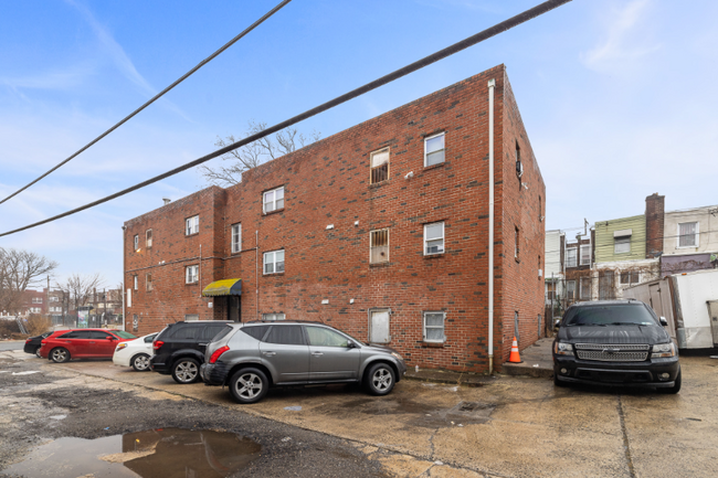 Building Photo - 4511 N Lawrence St