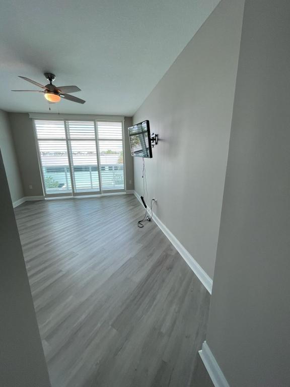 Building Photo - 241 Riverside Dr