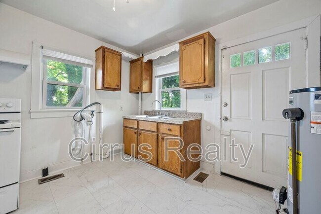 Building Photo - 1224 32nd St