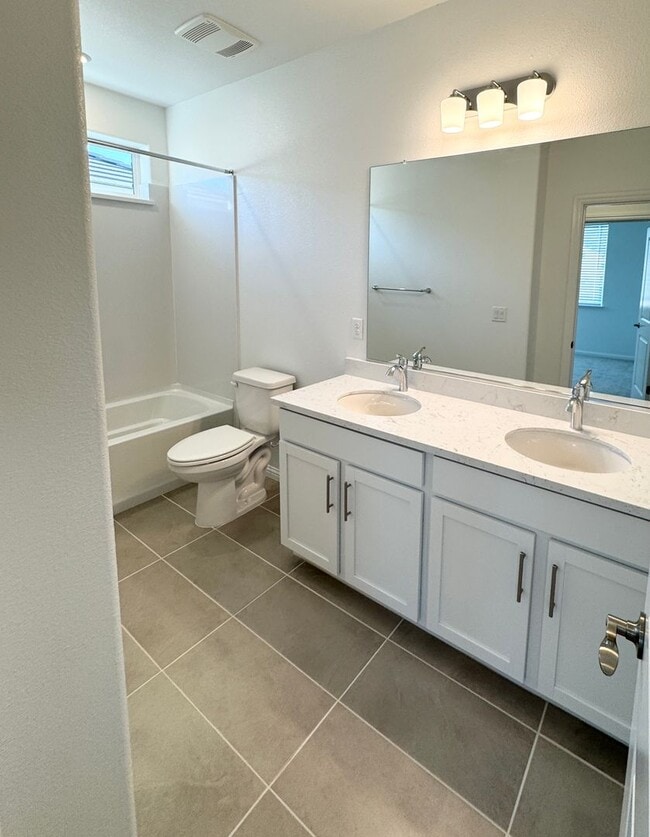 Building Photo - SOLAR HOME – 4 Bed / 3 Bath + Loft | 2,800 Sq Ft  SEE VIDEO