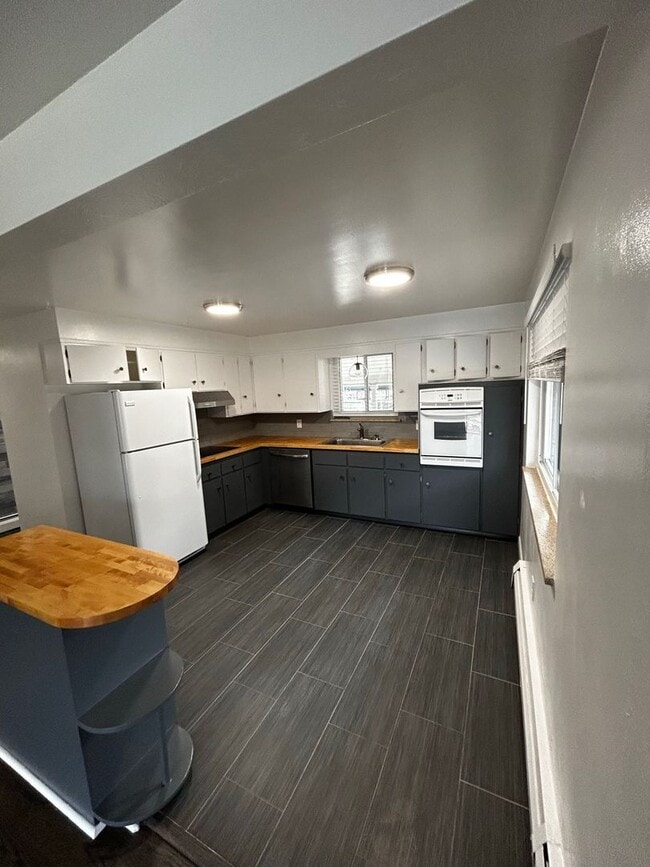 Building Photo - 3642-3652 Allison St.