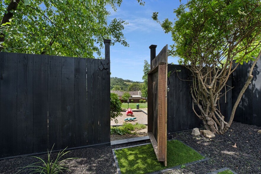 Building Photo - 238 Thistle Cir