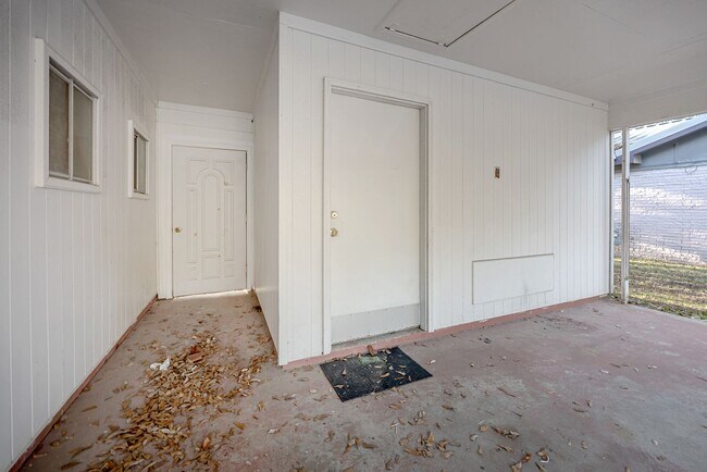Building Photo - 807 Market St