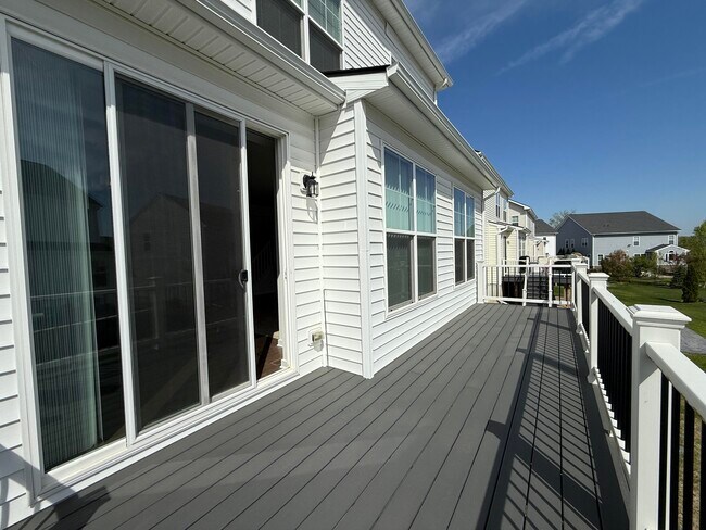 Building Photo - 6394 S Trailwoods Dr
