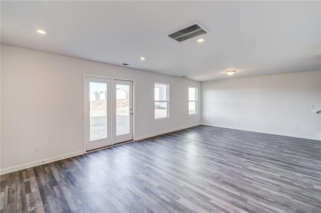 Building Photo - 300 Coverly Ct