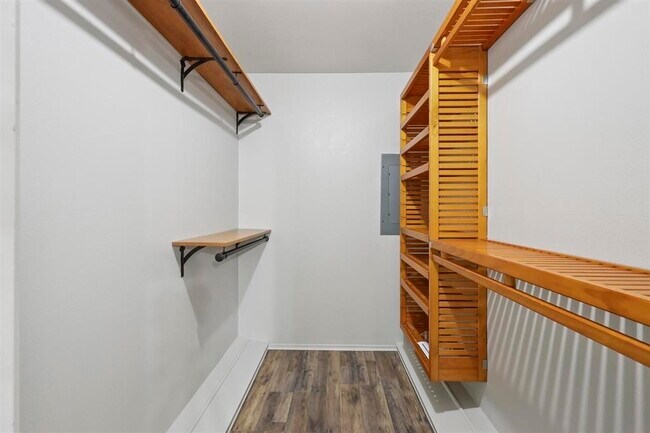 Building Photo - 1135 Ivy Ln