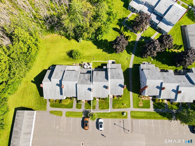 Building Photo - 8 Barrington Dr