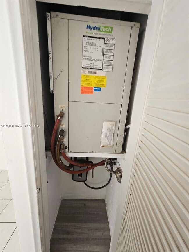 Building Photo - 1830 Cleveland St