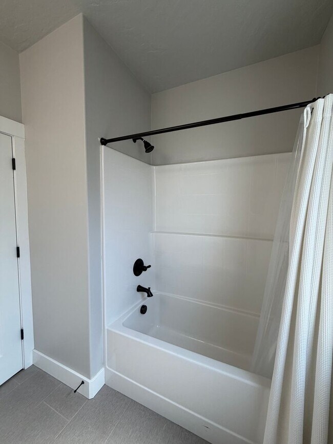 Building Photo - Gorgeous Craftsman Home- 5 bed, 3 Full Bath- Includes Landscaping!