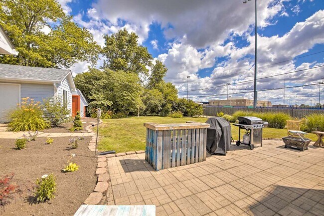 Building Photo - 6447 S Franklin Rd