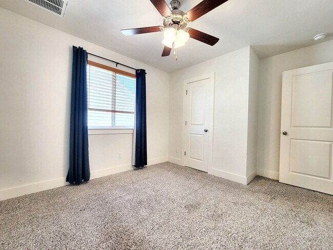 Building Photo - 130 Furlong Dr