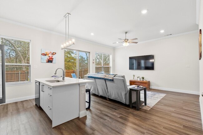 Building Photo - 6329 Mason Ct