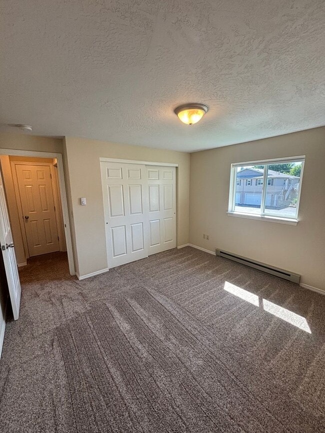 Building Photo - 13th St Townhome