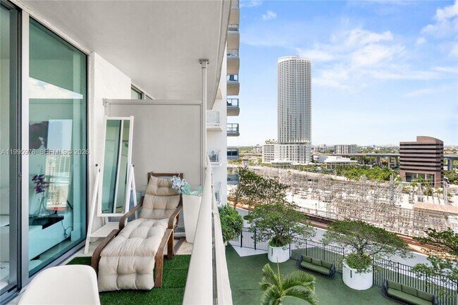 Building Photo - 90 SW 3rd St