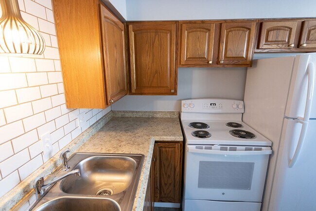 Building Photo - 2917 Harwick Dr