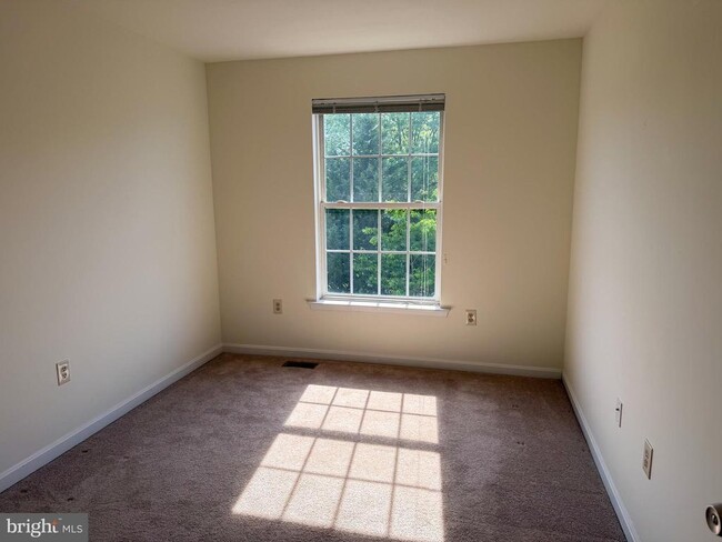Building Photo - 99 E Highland Cir
