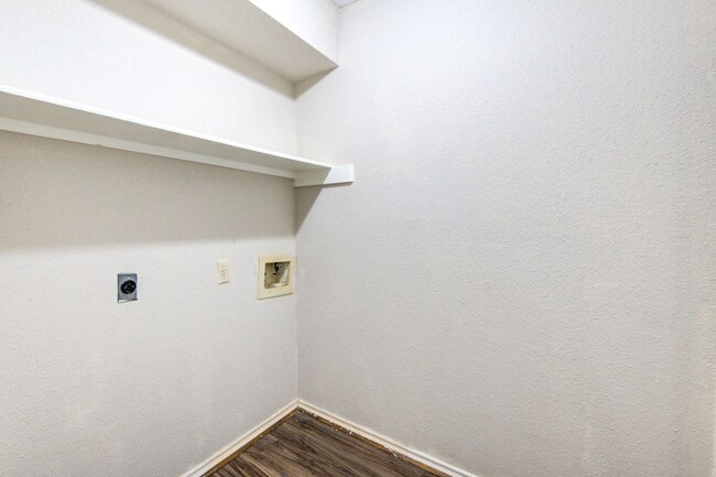 Building Photo - 10729 Braes Bend Dr