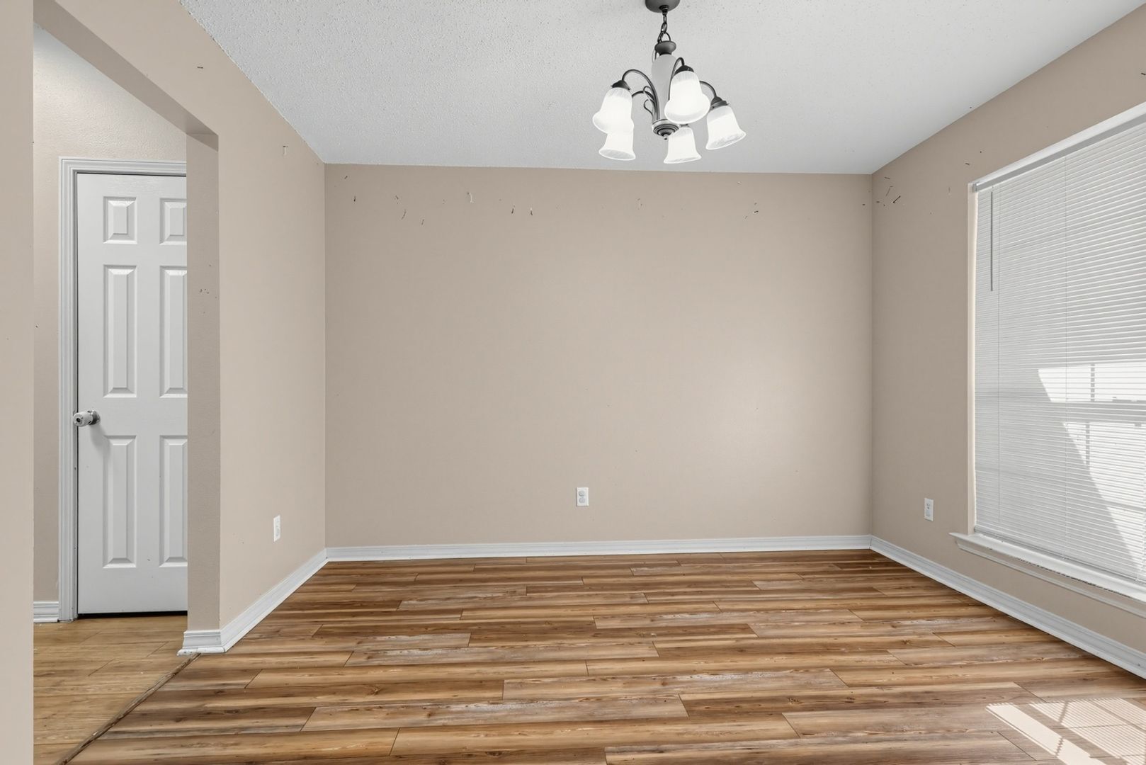 Building Photo - 1387 Hunters Ridge Dr W