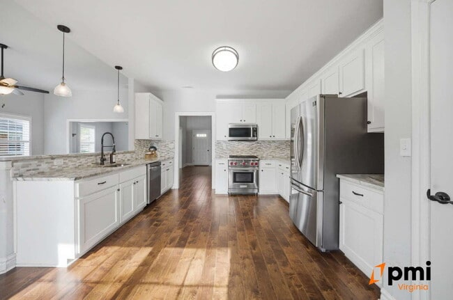 Building Photo - Stunning 5 Bedroom Waterfront Home with 2 car garage