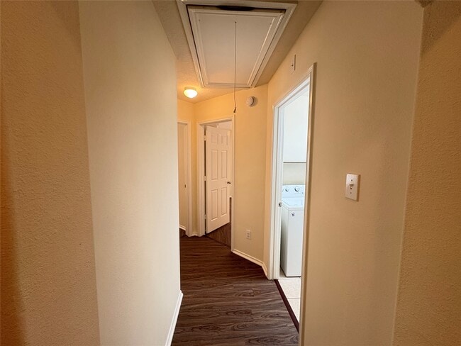 Building Photo - 9614 Ashwood Valley Dr