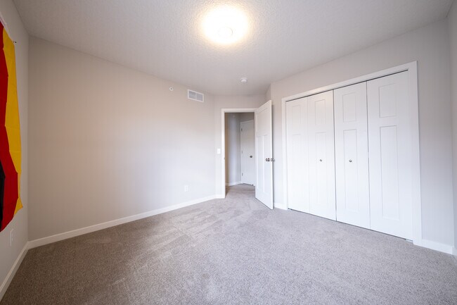 Building Photo - 2209 Gateway Curv