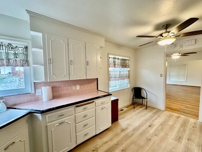 Building Photo - 112 College Way