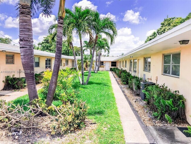 Building Photo - 2641 Polk St