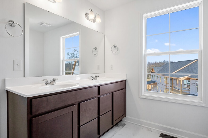 Building Photo - 1101 Balsam Ln