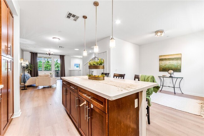 Building Photo - 664 Colorado Cir