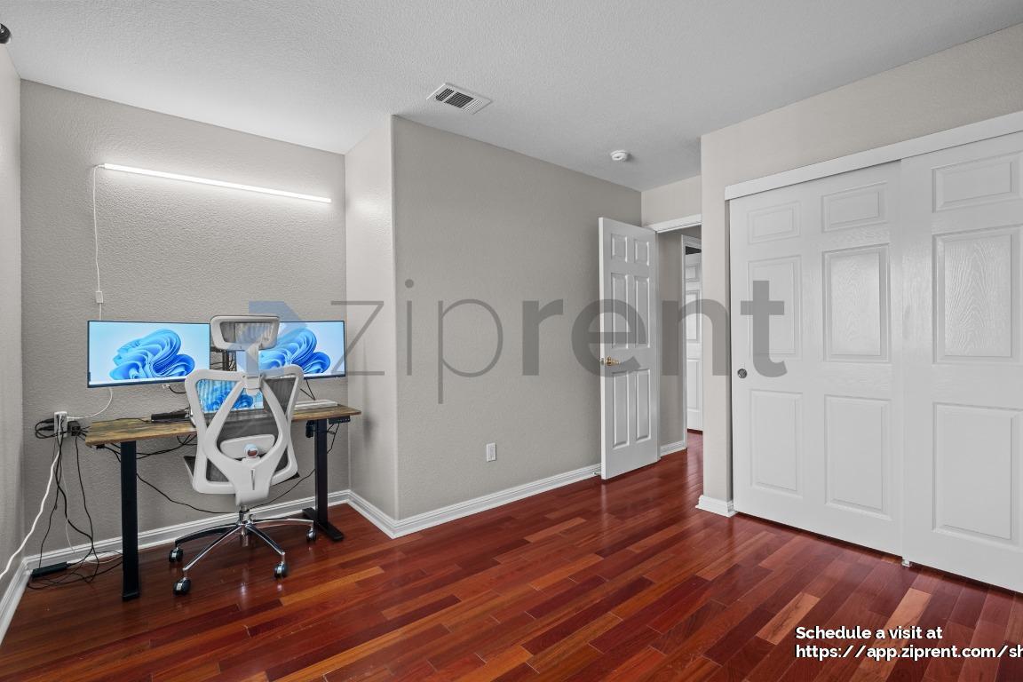 Building Photo - 1088 Vista Pointe Cir