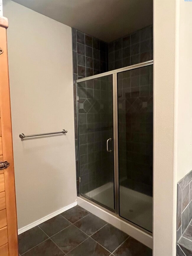 Building Photo - Sourthridge Area for rent