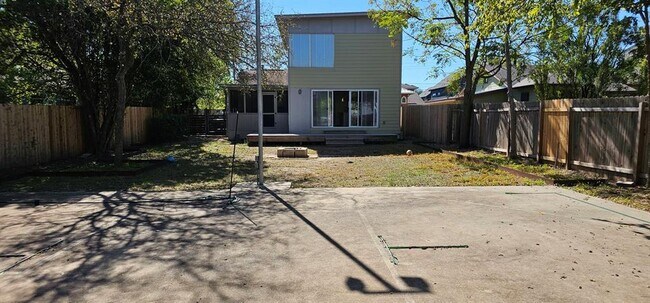 Building Photo - 1408 W 51st St