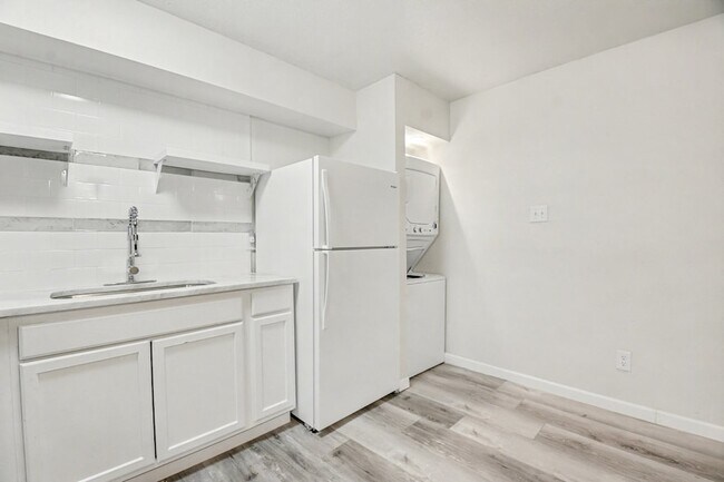 Building Photo - 9815 Walnut St