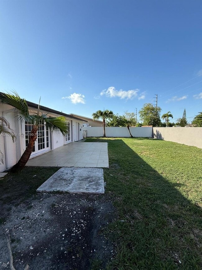 Building Photo - 17035 SW 107th Ct
