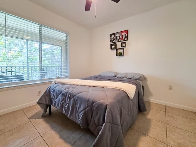 Building Photo - ROOM FOR RENT in a Charming 4/4 in University Terrace West - 411C