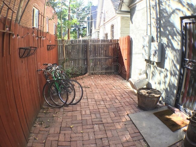 Building Photo - 1032 E 24th Ave