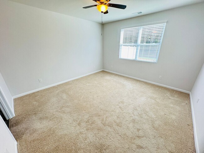 Building Photo - FOR LEASE- ONE LEVEL, SINGL-FAMILY HOME IN...