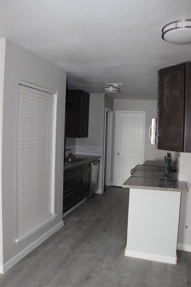 Building Photo - 18800 Egret Bay Blvd