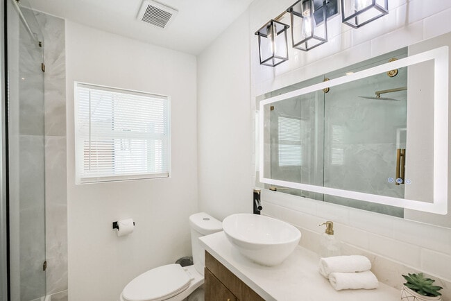 Building Photo - 5021 Libbey Dr