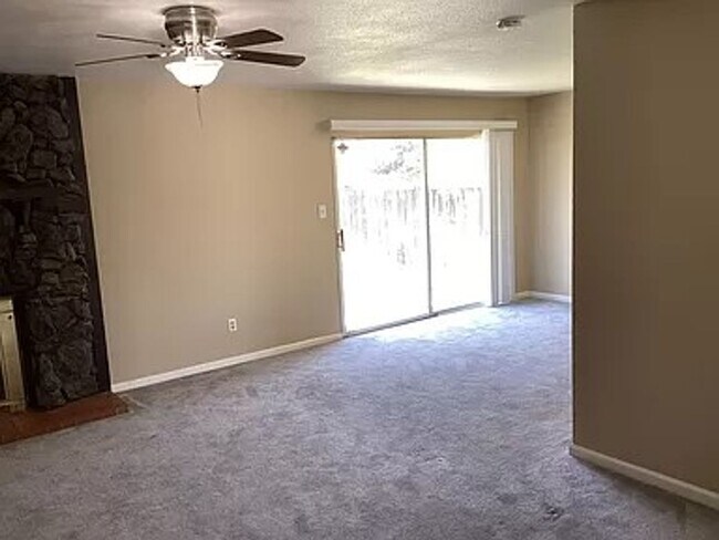 Building Photo - Well Kept Home in quite area of town