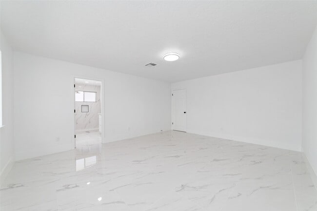 Building Photo - 13330 Agarita Ln