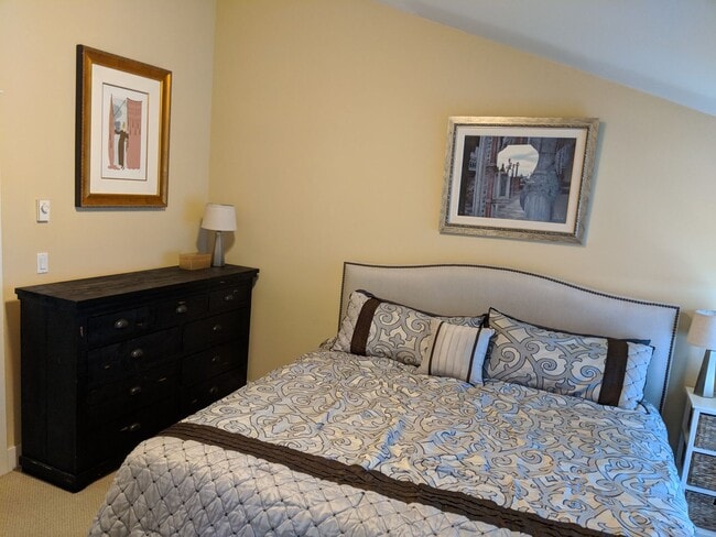 Building Photo - Ballard Townhouse