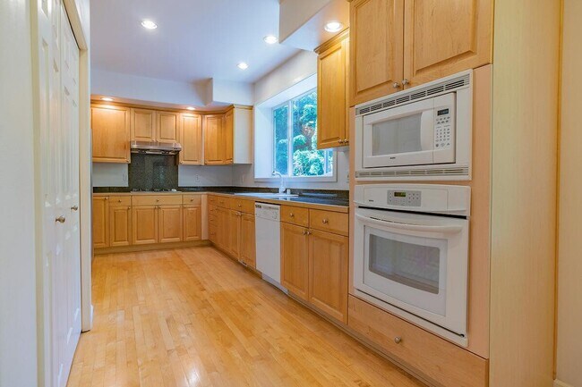 kitchen - 14176 SE 8th Street